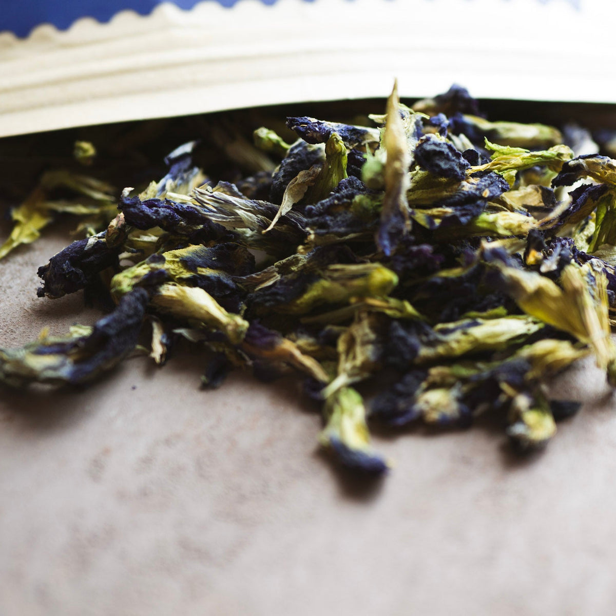 VEDDA Butterfly Pea Tea pouch next to a brewed cup